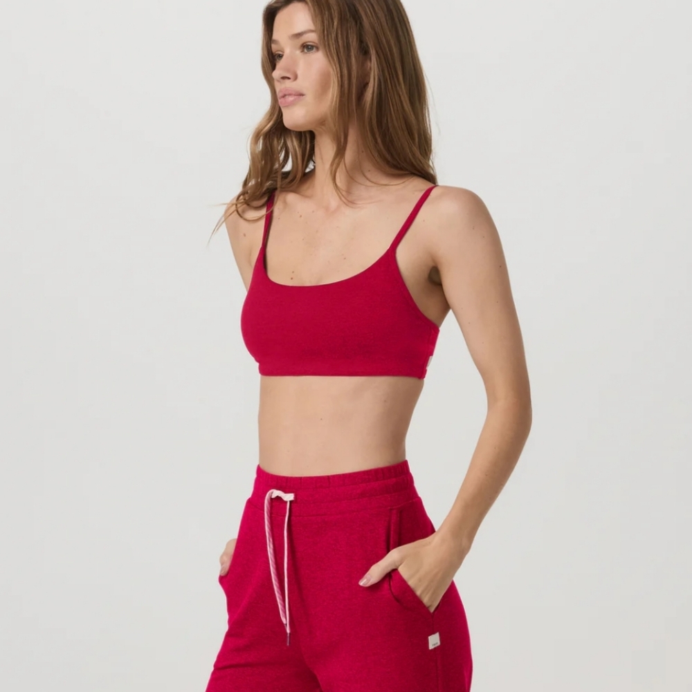 NWT Vuori Halo Dreamknit Essential Bra Strawberry Red Heather M